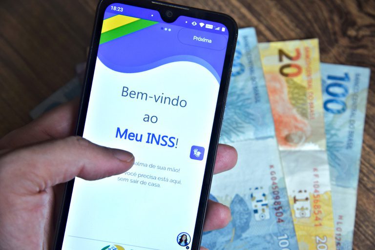 INSS libera consulta ao 13º antecipado e injeta R$ 78 bilhões na economia