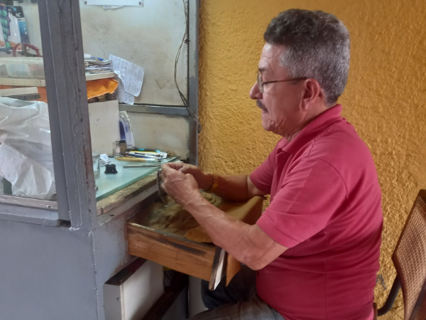 O CRONISTA E O RELOJOEIRO