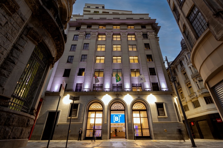 Ibovespa se recupera no fim do pregão e fecha em alta de 0,86%