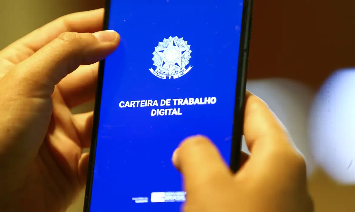 Desemprego fica em 5,4% e bate recorde histórico pelo segundo trimestre seguido