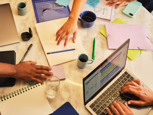 Confiança empresarial recua após cinco meses de alta