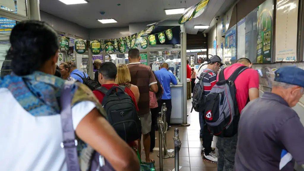 NA FILA POR UM BILHÃO